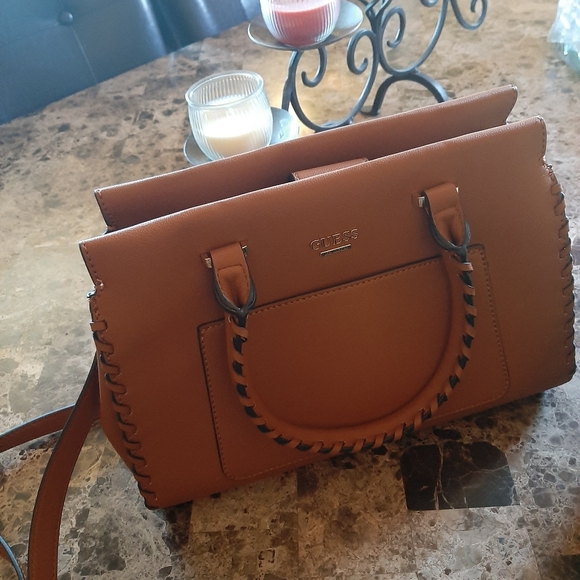 Guess purse - Picture 2 of 5